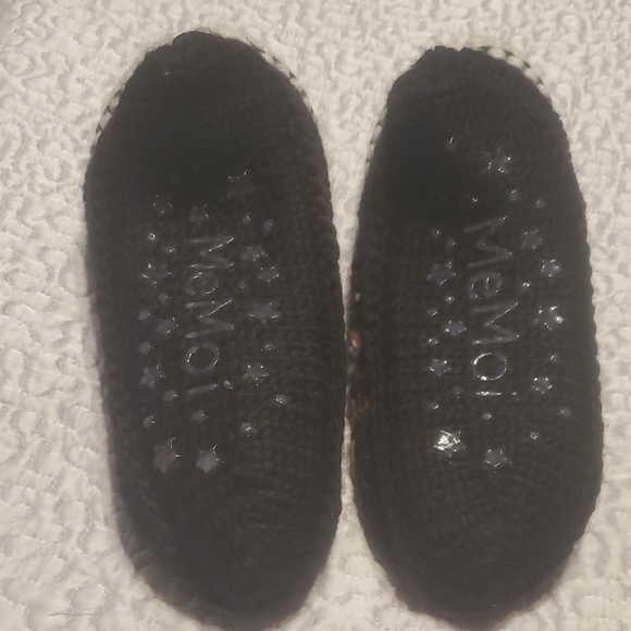 Cozy Black and White Knit Mittens - Picture 4 of 9